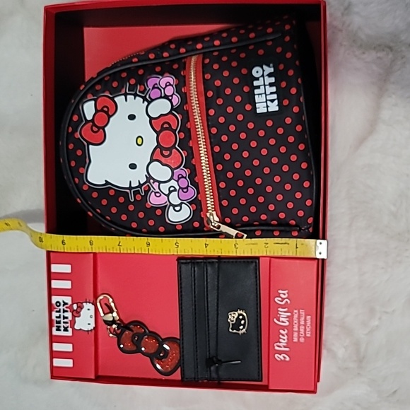 🎀 Hello Kitty 3 Piece Gift Set NWOT - Picture 2 of 8